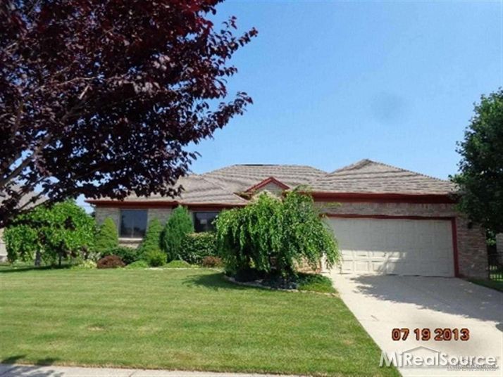 34297 W Hill Dr, New Baltimore, MI 48047