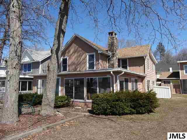1194 Shoreline Dr, Brooklyn, MI 49230