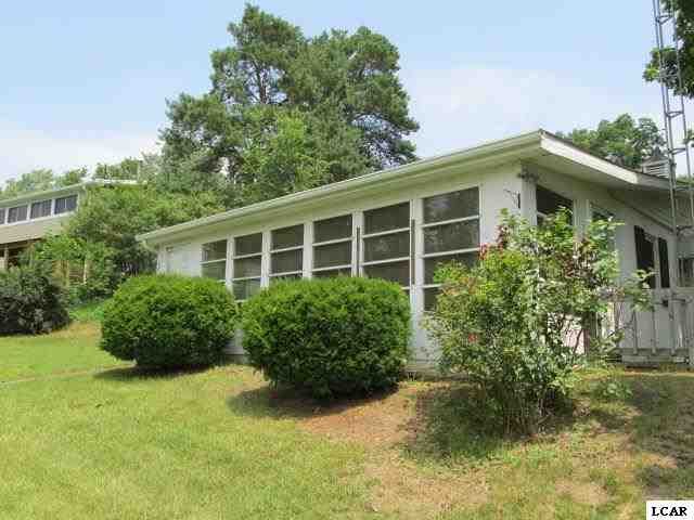 126 White Lake Dr, Brooklyn, MI 49230