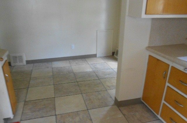 1177 S Green Rd, Cleveland, OH 44121