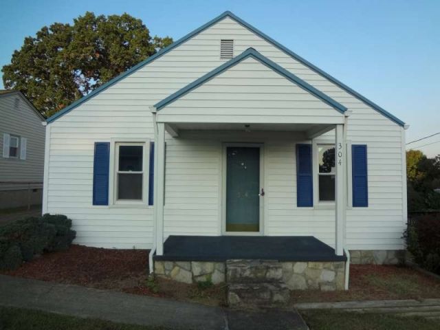 304 Jefferson Ave, Mount Carmel, TN 37645