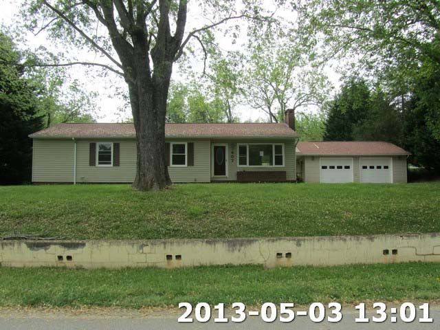407 Arrowood Stree, Lenoir, NC 28645