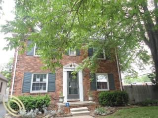 477 Calvin Ave, Grosse Pointe, MI 48236