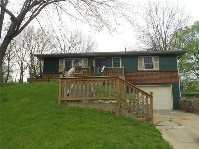 2737 Stewart Ave, Kansas City, KS 66104