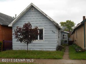 856 E 8th St, Winona, MN 55987