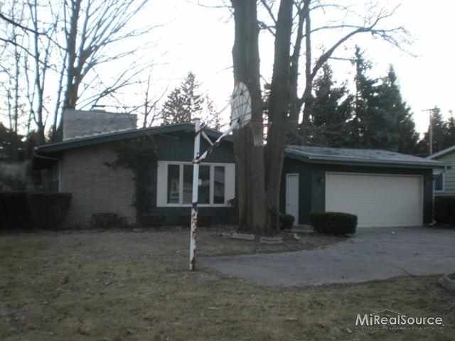 2834 Monticello Dr, Port Huron, MI 48060