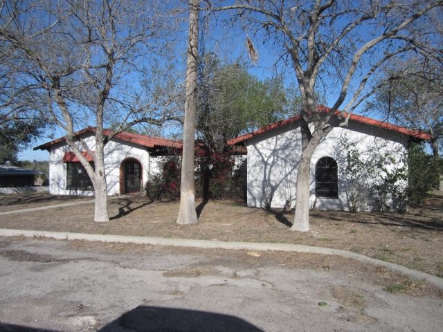 611 S 9th St, Carrizo Springs, TX 78834