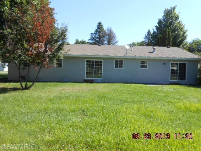 35403 Bellware Blvd, Paw Paw, MI 49079