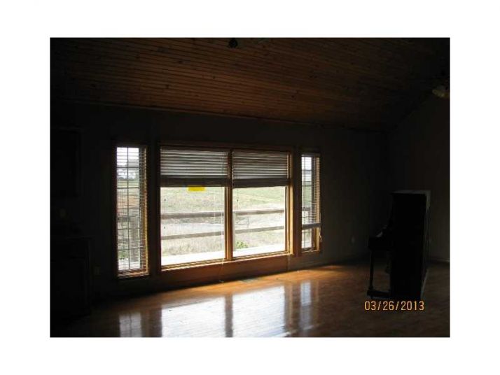 15923 W HWY 12 HWY, Gentry, AR 72734