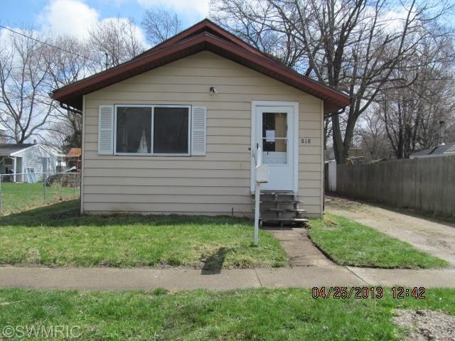 818 Ira Ave, Kalamazoo, MI 49048