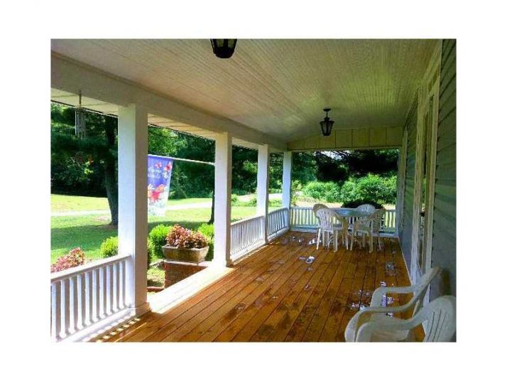 417 Old Tennessee Highway, White, GA 30184