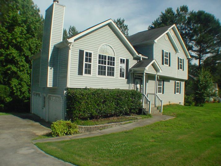 17 Windrush Dr, White, GA 30184