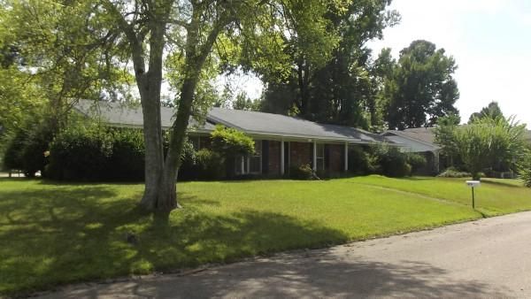 420 Forrest Ct, Columbus, MS 39702