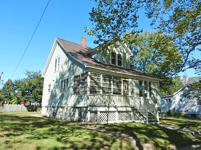 935 Pennoyer Ave, Grand Haven, MI 49417