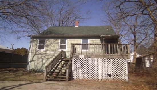 39 Temple Ave, Warwick, RI 02888