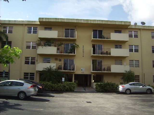 1221 SW 122nd Ave Apt 203, Miami, FL 33184