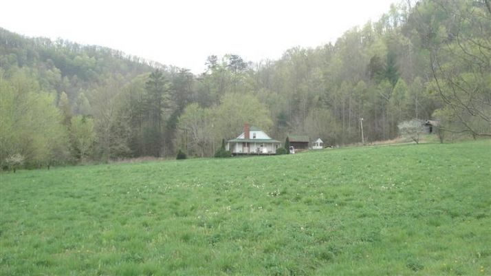 1380 Jakes Heavenly Hwy, Irvine, KY 40336