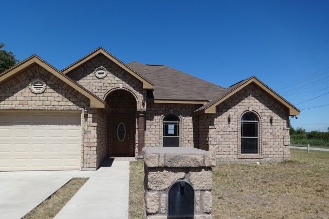 1001 Guerra St, Alice, TX 78332