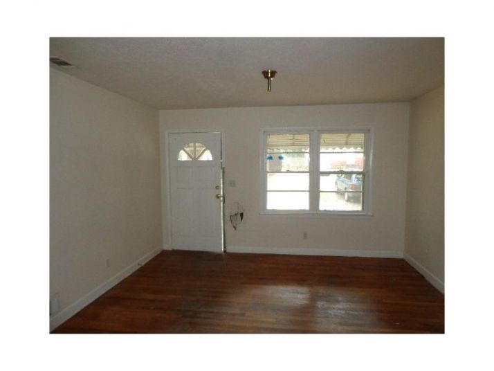 2496 Oak Circle, Ellenwood, GA 30294