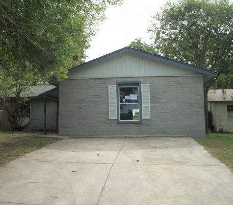 5700 Bienville Dr, San Antonio, TX 78233