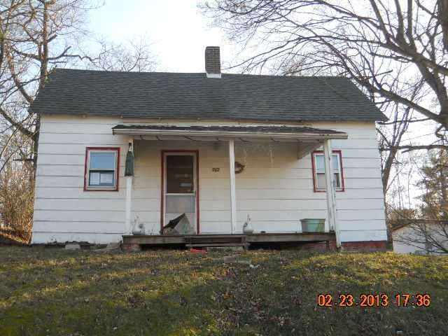 567 W Davis St, Bloomfield, IN 47424