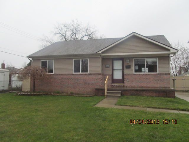 23830 Piper Ave, Eastpointe, MI 48021