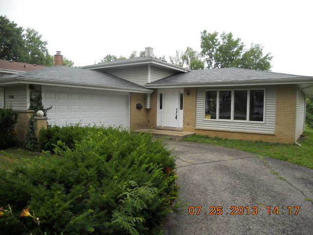17 W668 Concord Place, Darien, IL 60561