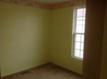 1636 Linden Park Ln, Aurora, IL 60504