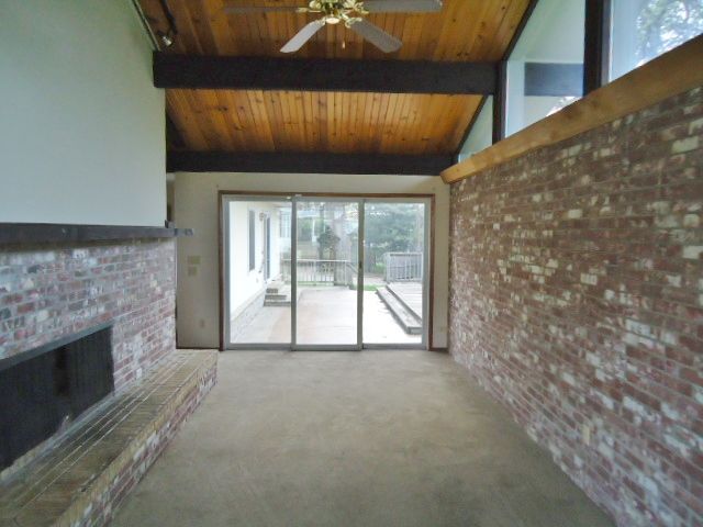 2537 S 9th St, Omaha, NE 68108