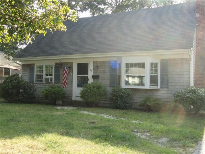 49 Crooked Pond Rd, Hyannis, MA 02601