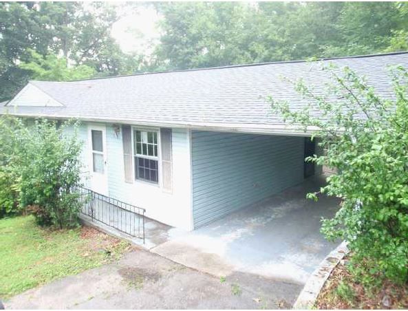 709 S 7th St, La Follette, TN 37766