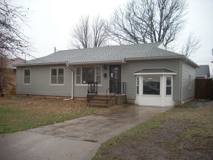 1421 S D St, Blackwell, OK 74631