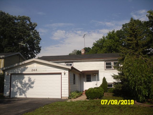 243 N Park St, Westmont, IL 60559