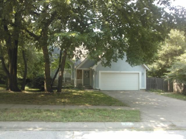 1134 E Yesteryear Dr, Olathe, KS 66061