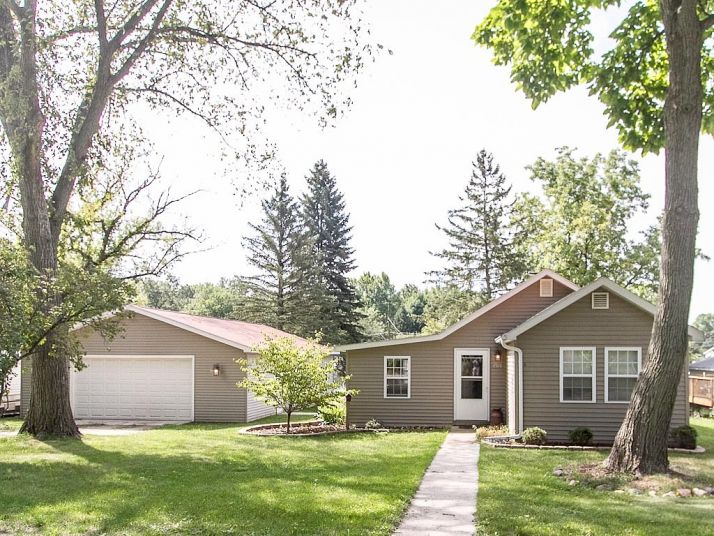 Ravenswood Dr, Delavan, WI 53115