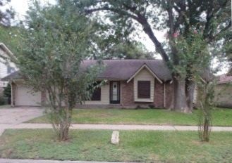 2709 Peach Ln, Pasadena, TX 77502