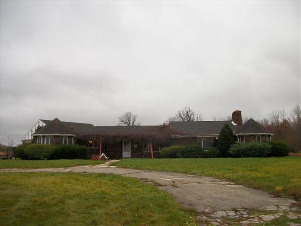 W172 N12631 Division Rd, Germantown, WI 53022