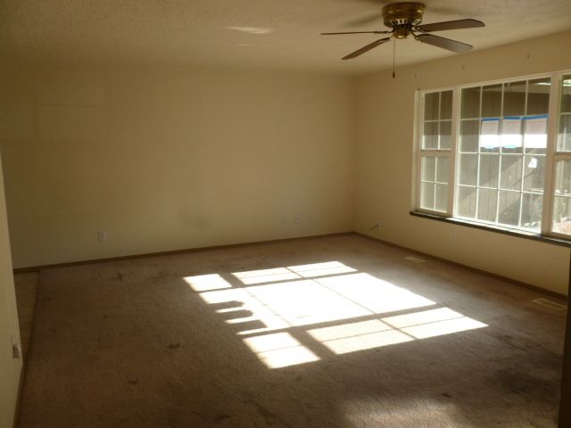 15521 SE Bush Street, Portland, OR 97236