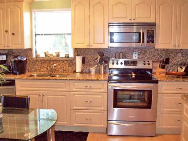 4064 Avenida Del Tura, North Fort Myers, FL 33903