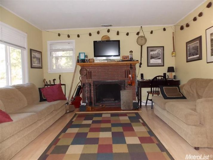 18720 Applegate Rd, Applegate, CA 95703