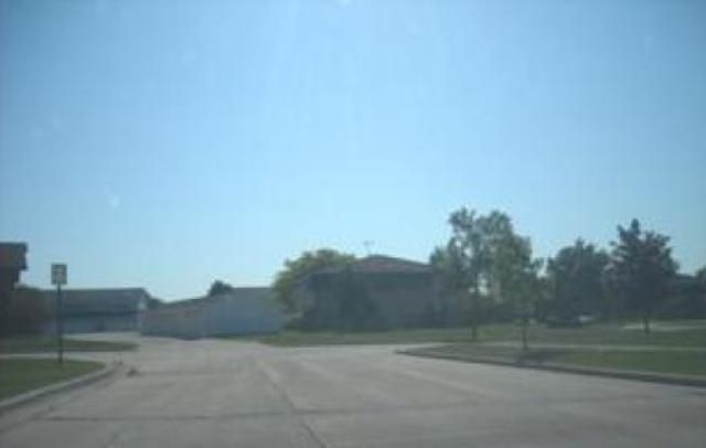 10400 WHITNALL EDGE CT W # 201, Franklin, WI 53132