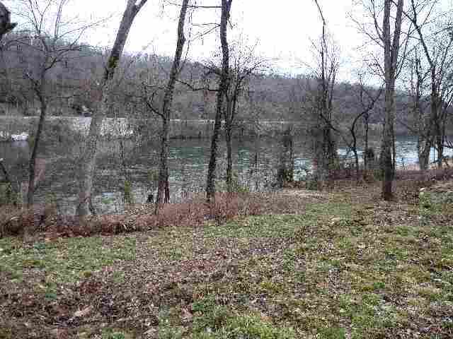 440 Riverside Drive, Flippin, AR 72634