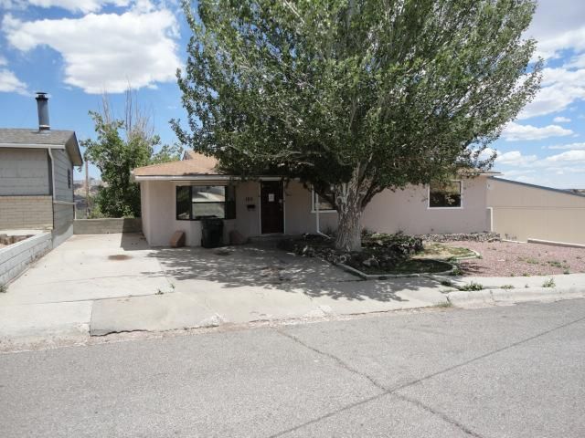 1211 Fairway Dr, Gallup, NM 87301