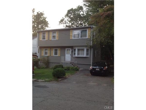 200 Earl AVENUE, Bridgeport, CT 06606