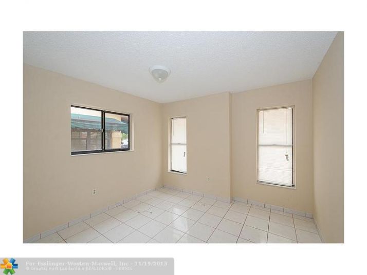 10344 NW 127TH ST, Hialeah, FL 33018