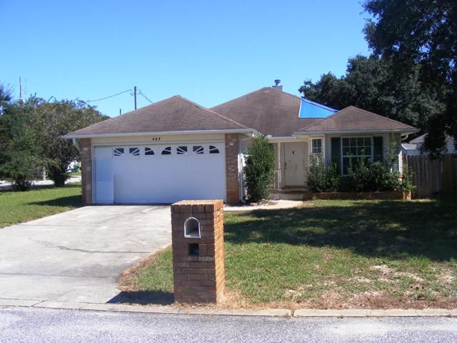 469 W Park Dr, Mary Esther, FL 32569