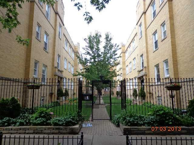 1338 1 2 W Estes Ave 1n, Chicago, IL 60626
