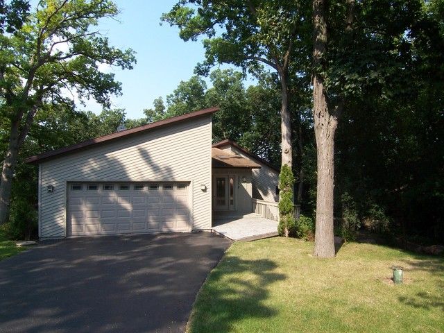 3378 Kings Lair Dr, Spring Grove, IL 60081