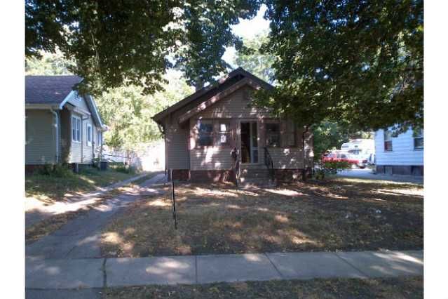 3021 E 9th St, Des Moines, IA 50316