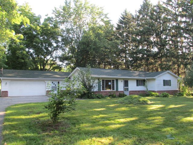 2896 Sterns Rd, Lambertville, MI 48144